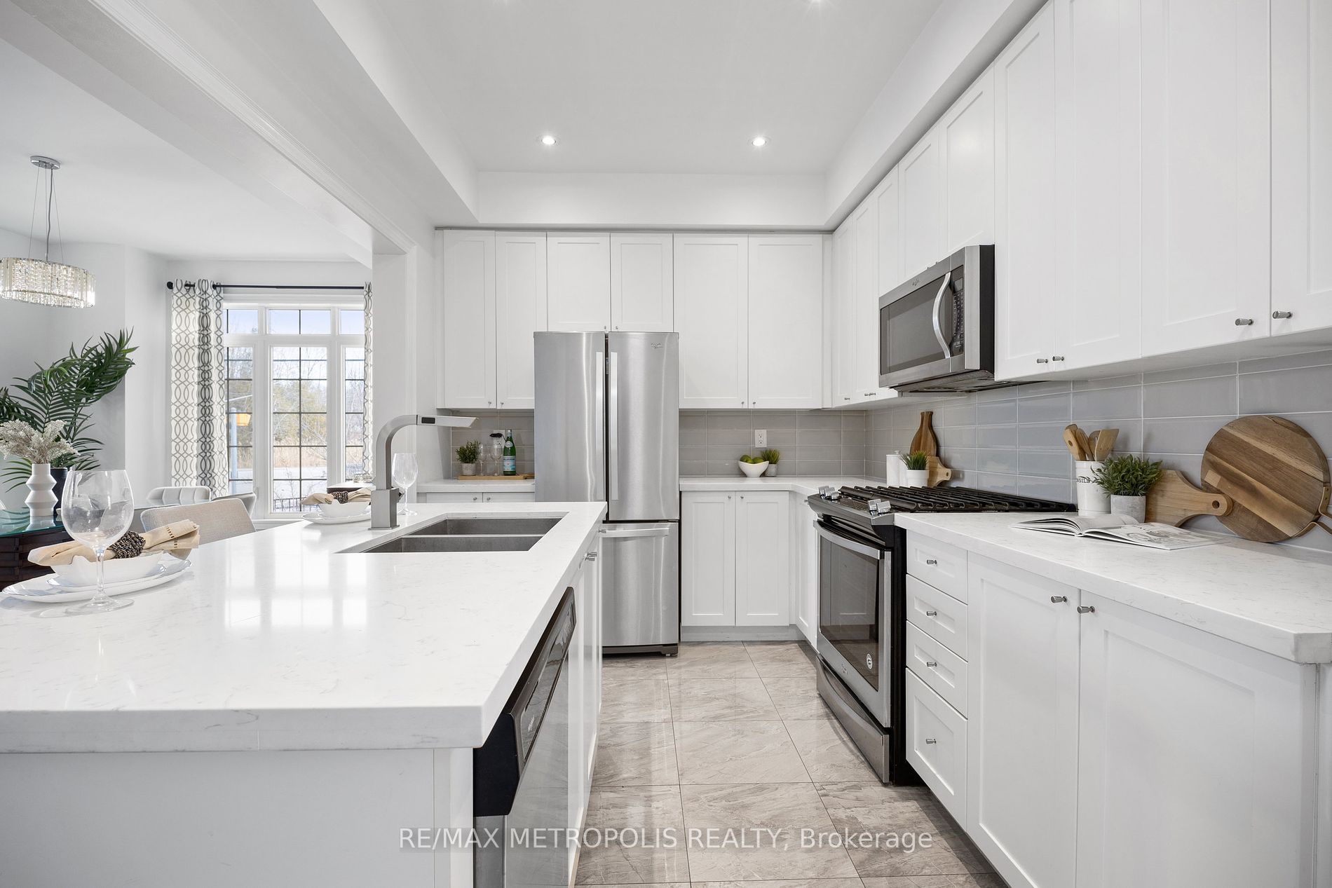 285 Finch Ave, #19