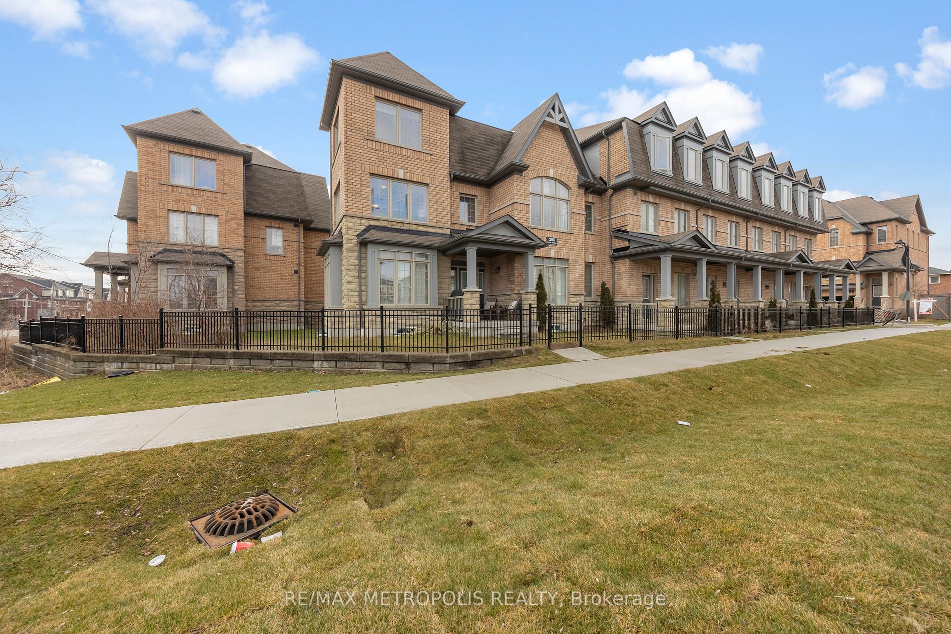 285 Finch Ave, #19