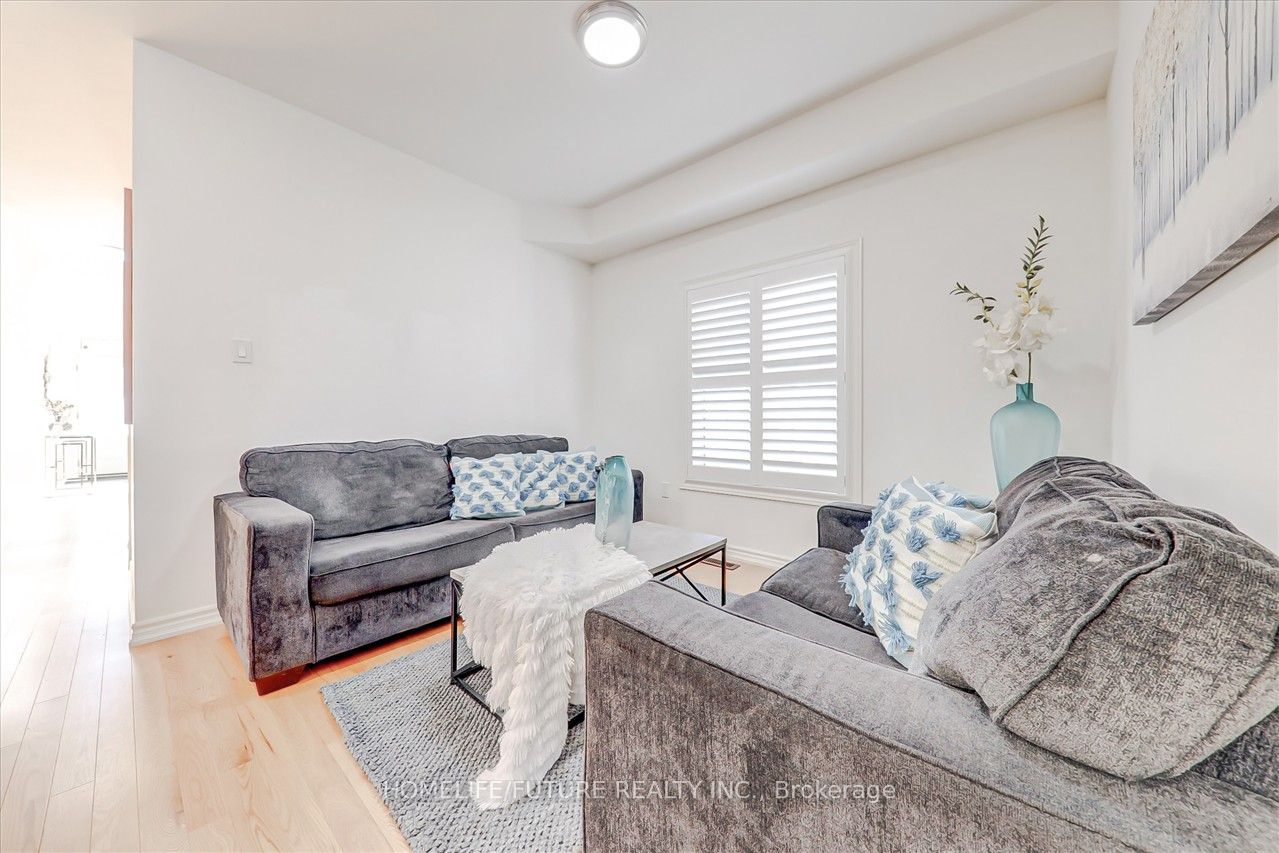 25 Lyle Dr