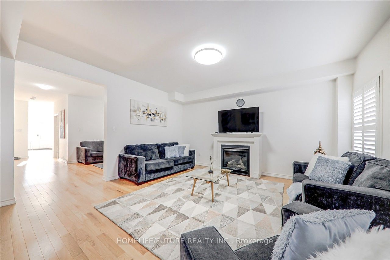 25 Lyle Dr