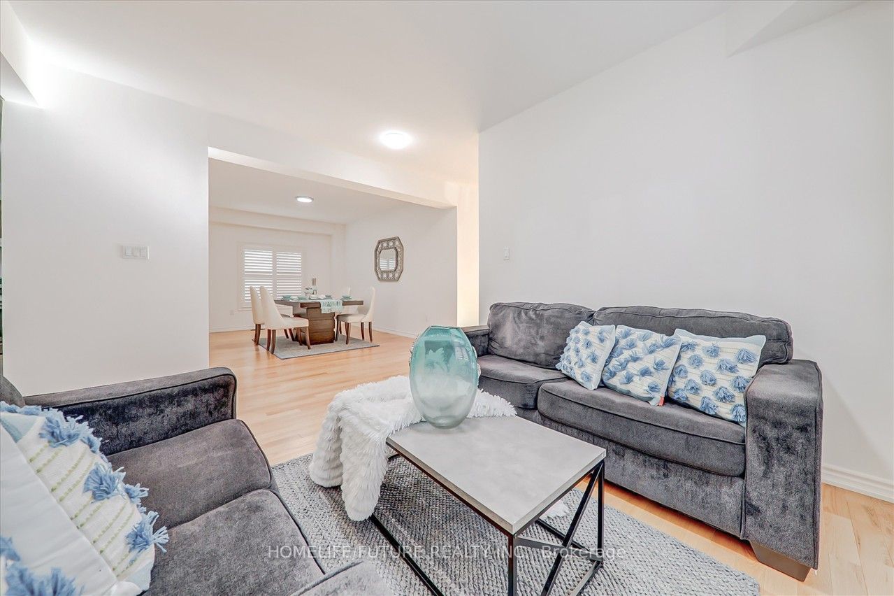25 Lyle Dr