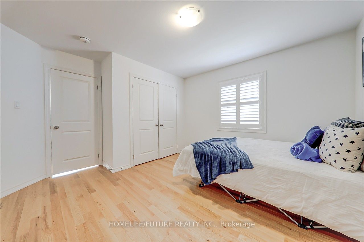 25 Lyle Dr