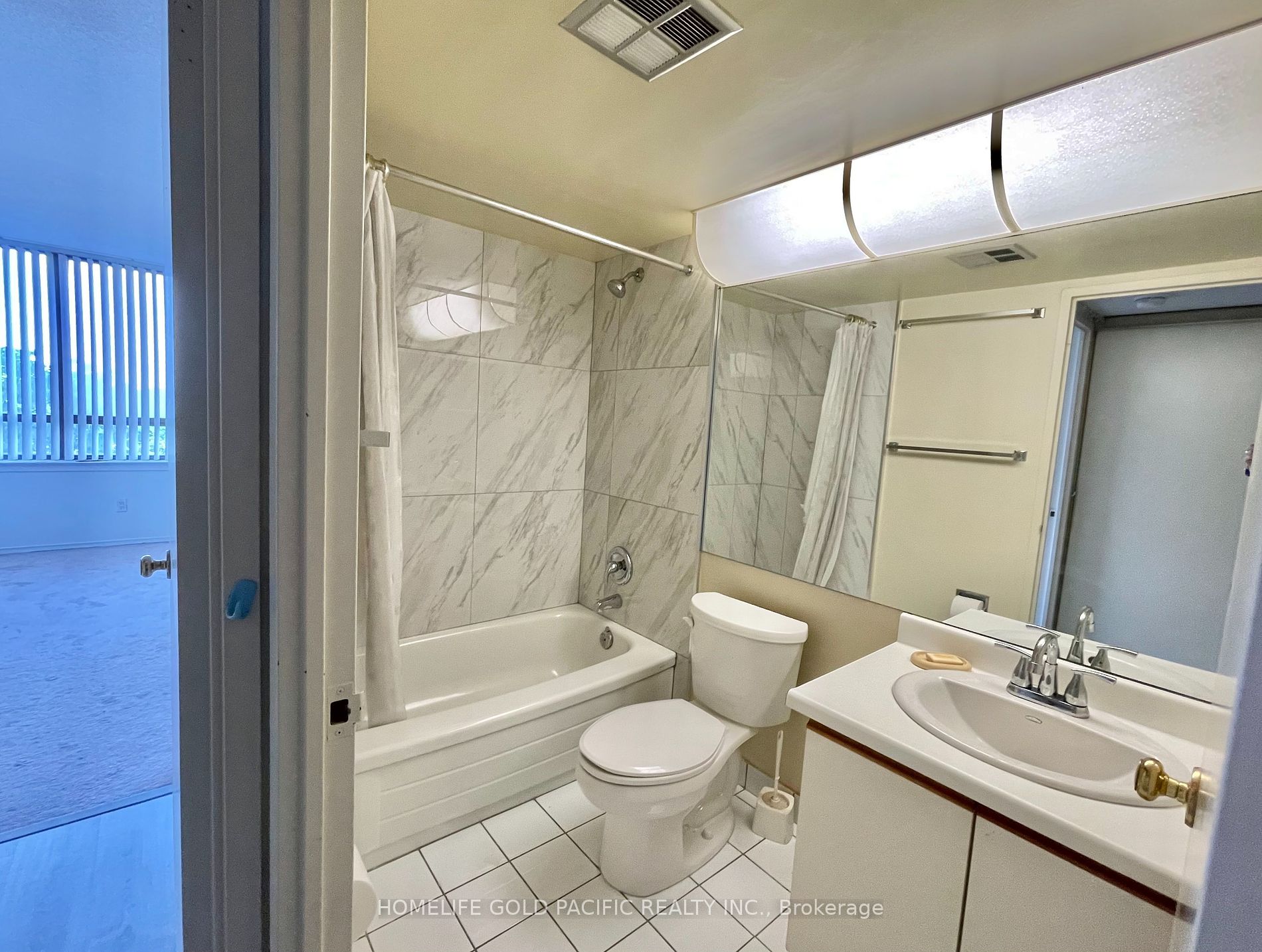 25 Bamburgh Circ, #541