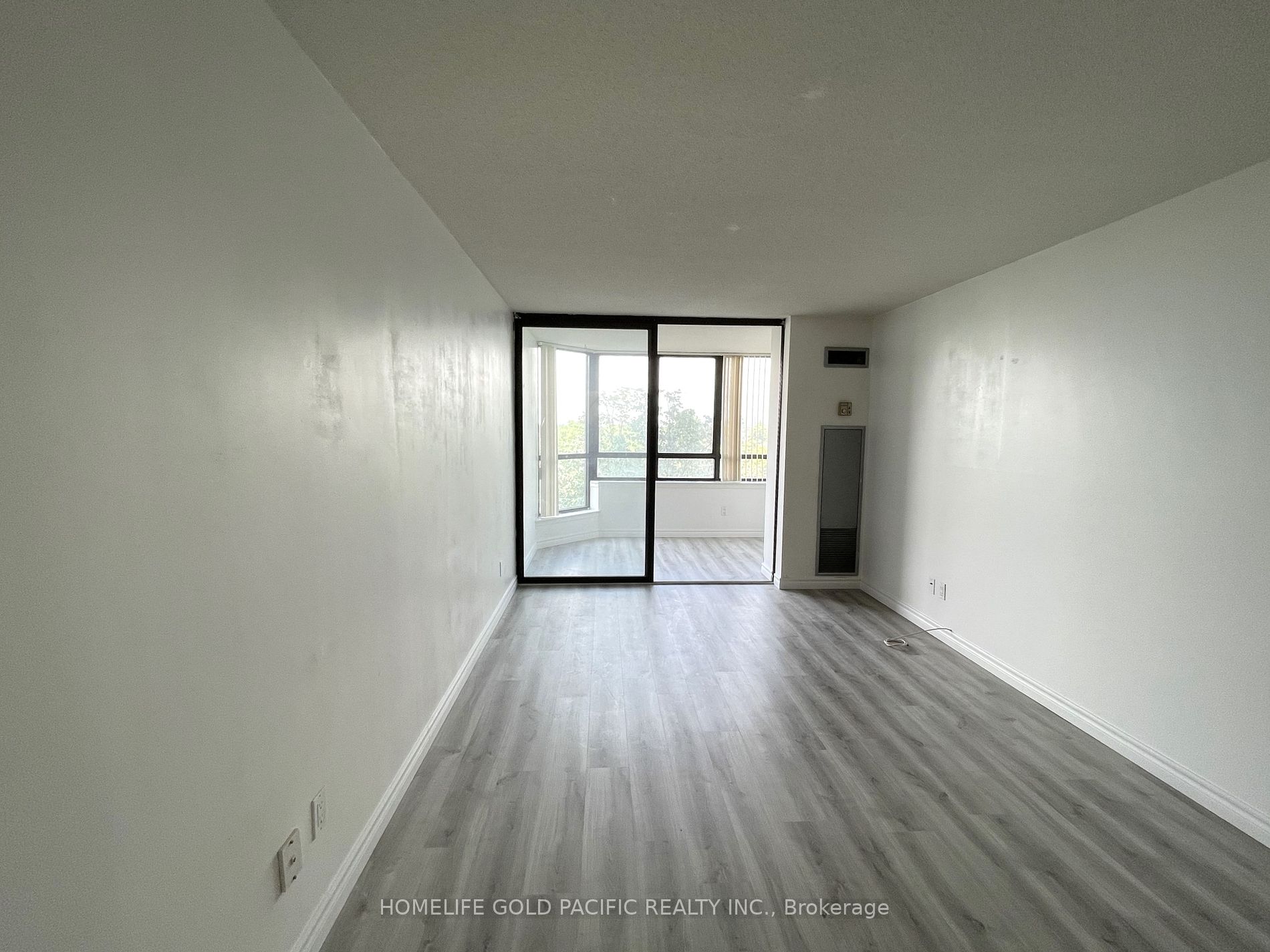 25 Bamburgh Circ, #541