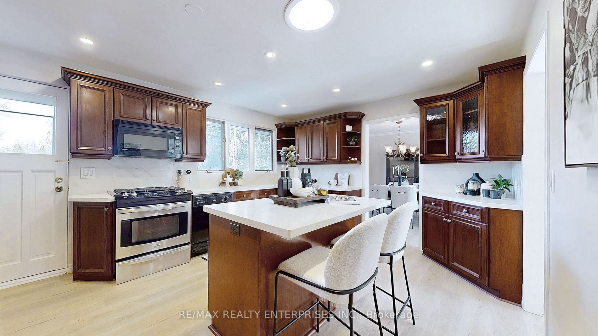 52 Columbus Road E