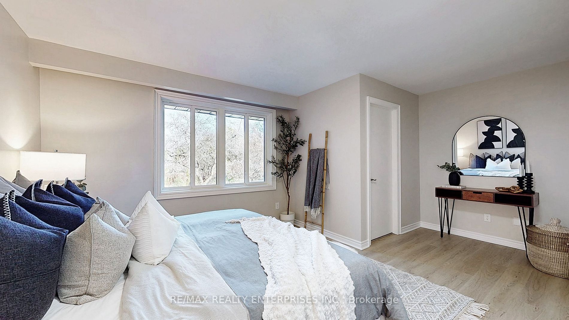 52 Columbus Road E