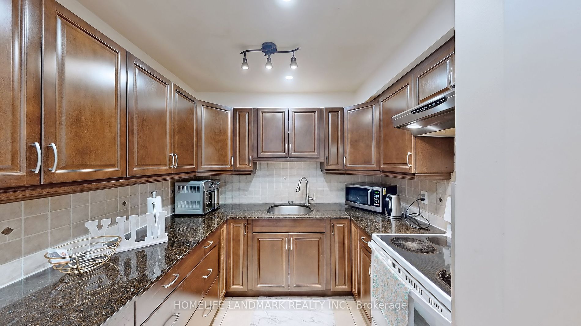 1209 Queen Street E, #82