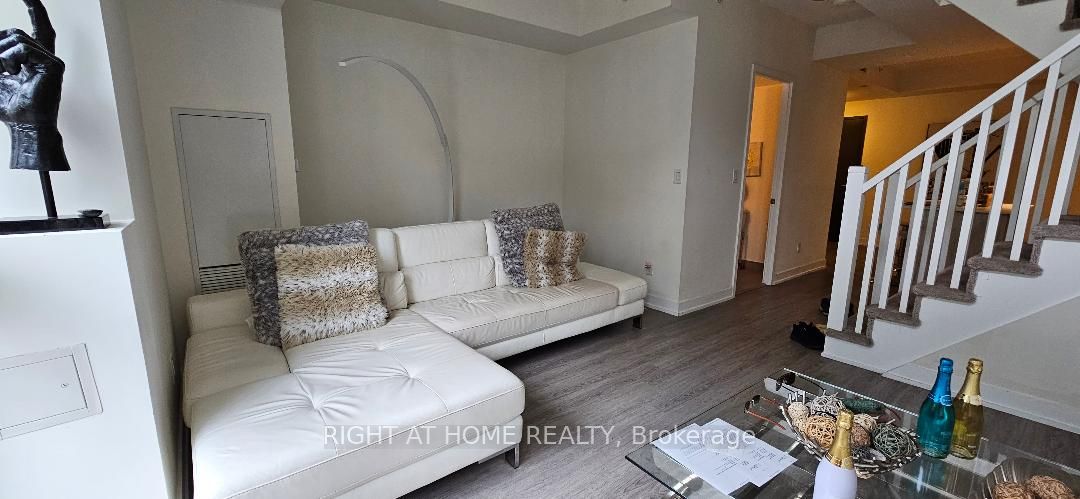 1350 Kingston Rd, #Th03