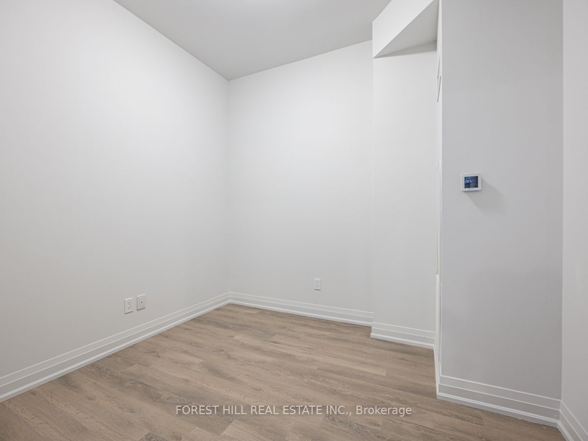 10 Meadowglen Place #401