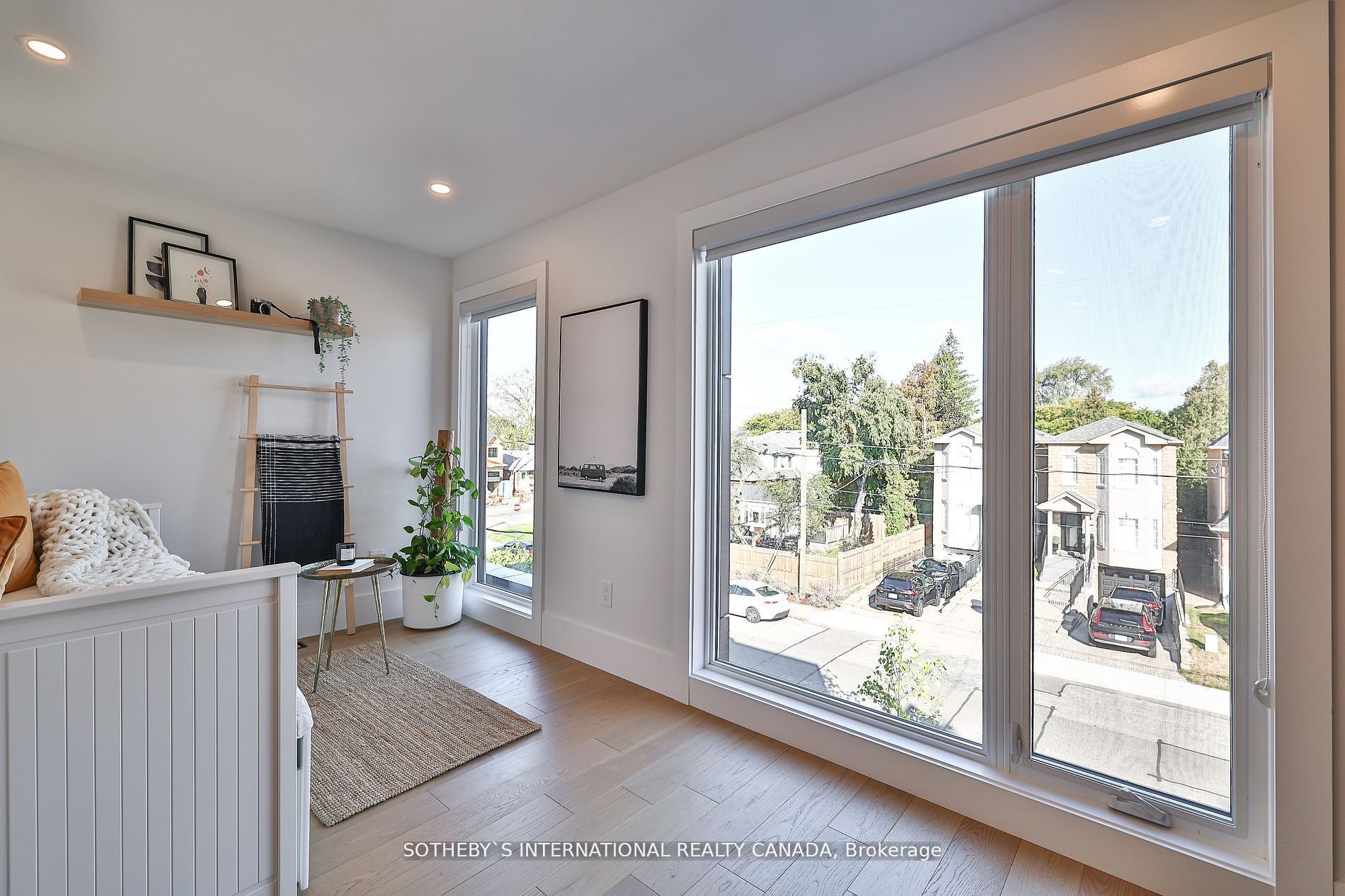 1C Holborne Ave