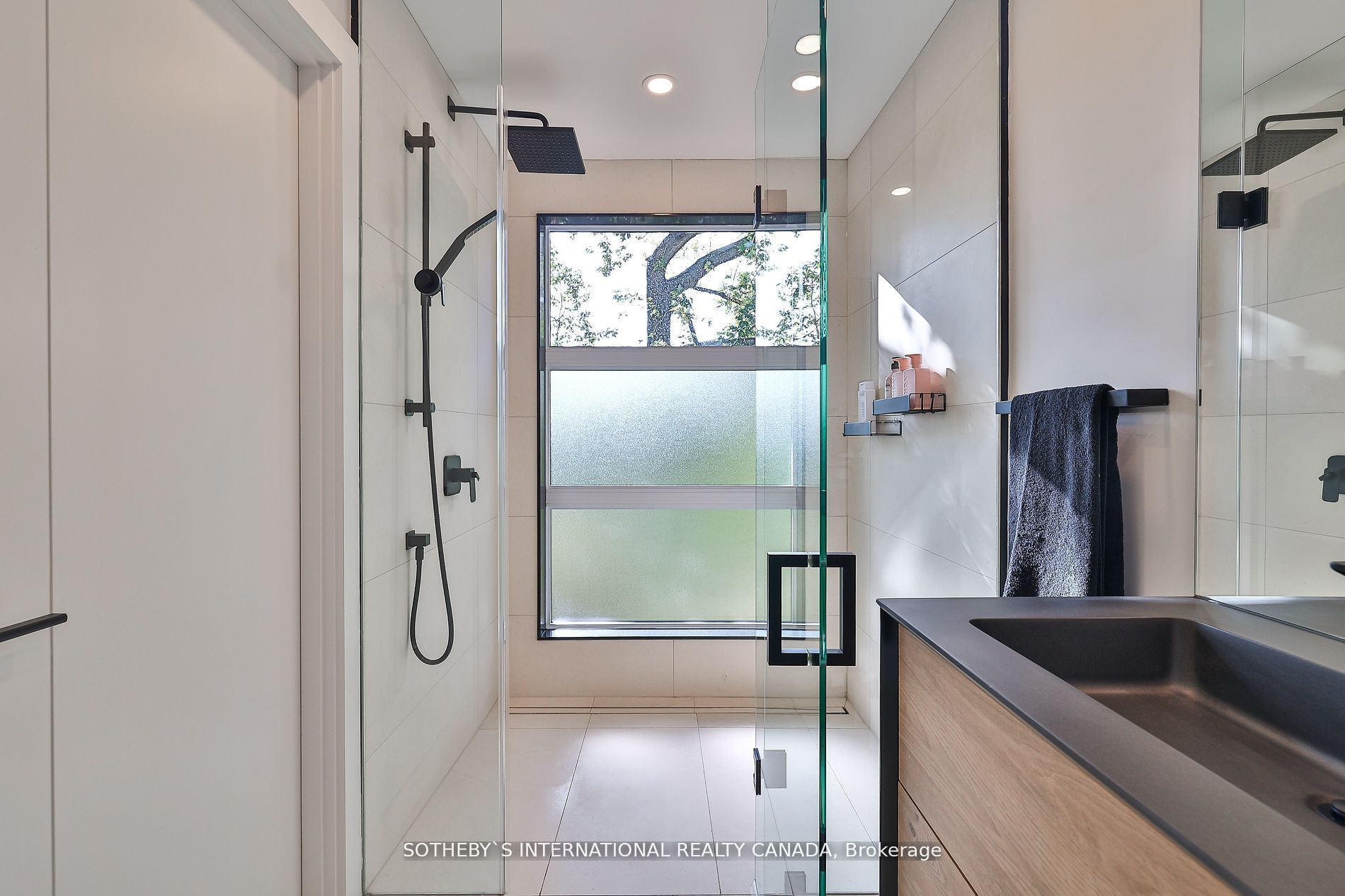 1C Holborne Ave