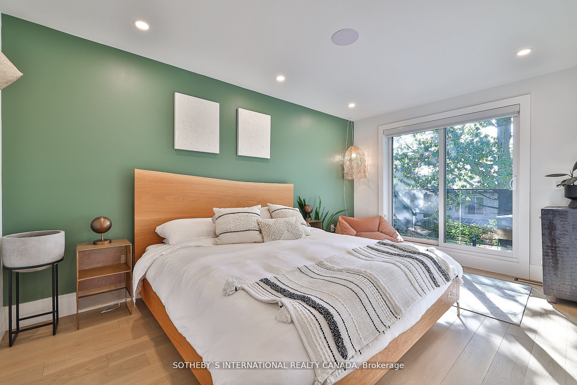 1C Holborne Ave