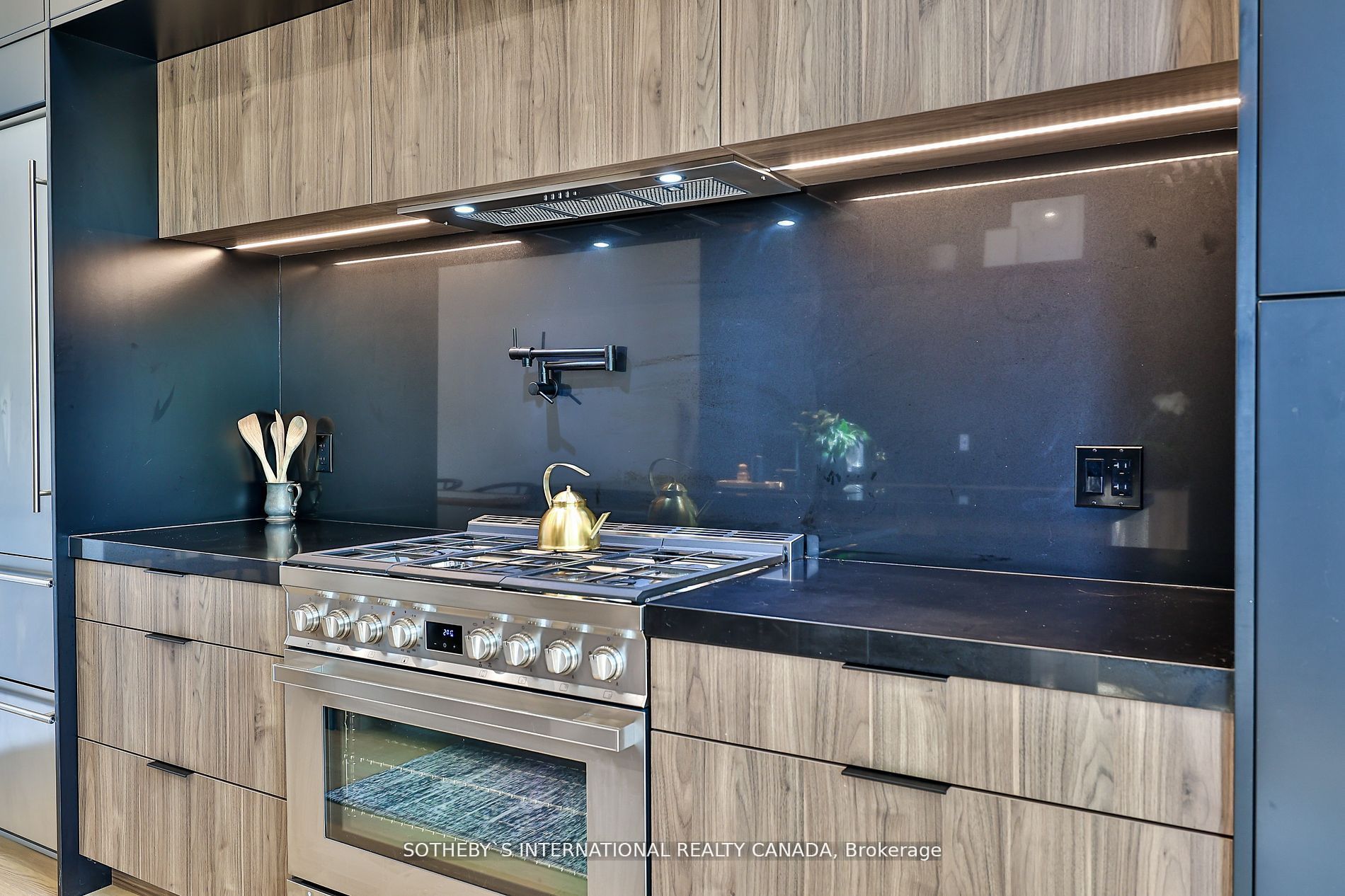 1C Holborne Ave