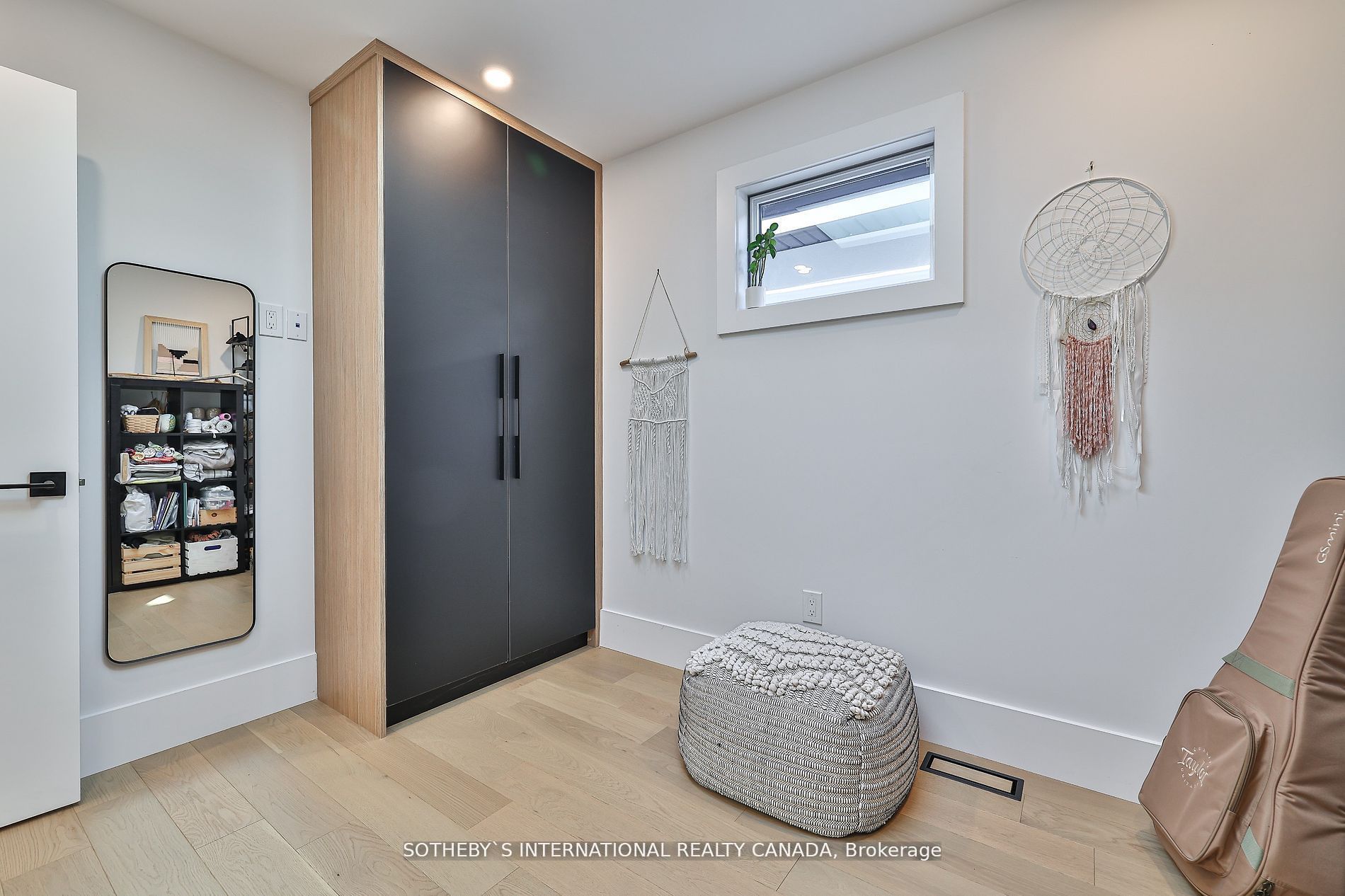 1C Holborne Ave