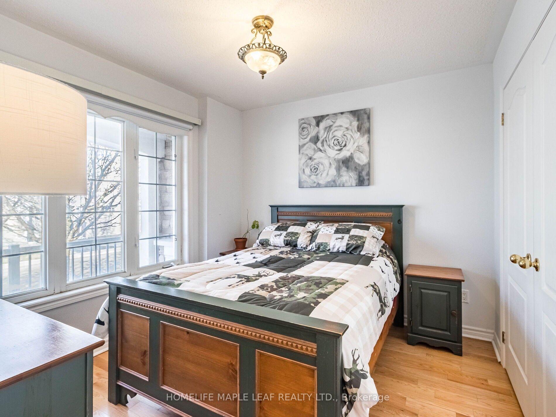 350 Lakebreeze Drive #8