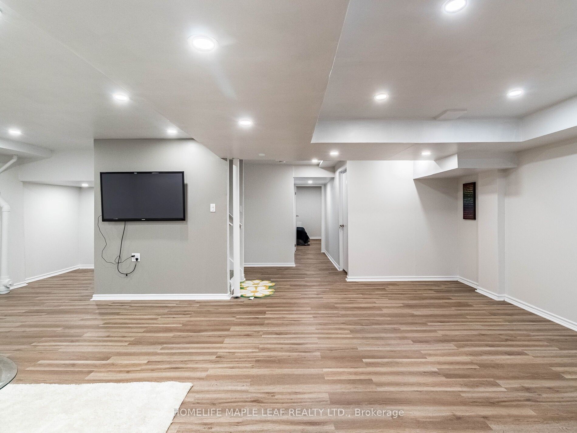 350 Lakebreeze Drive #8