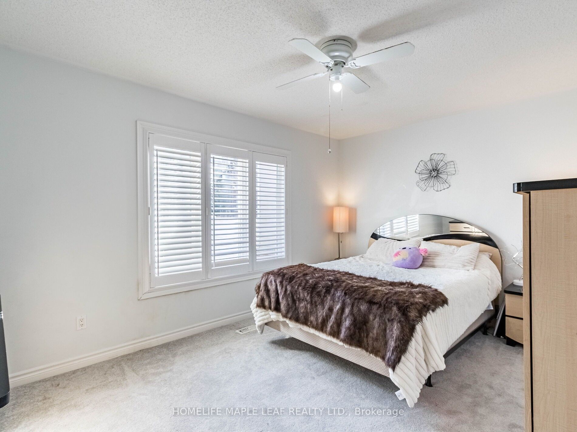 350 Lakebreeze Drive #8