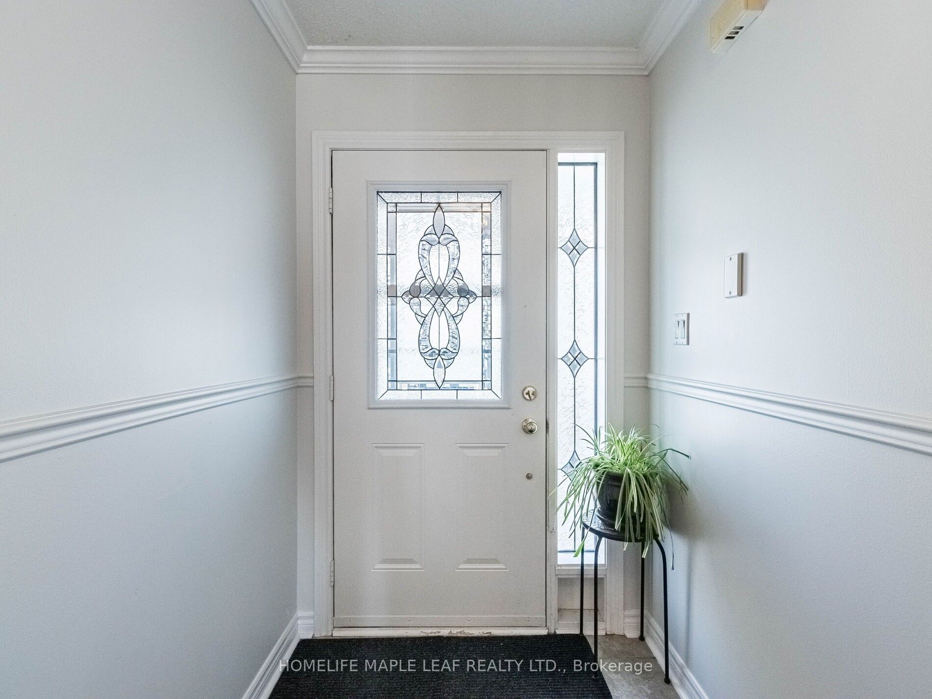 350 Lakebreeze Drive #8