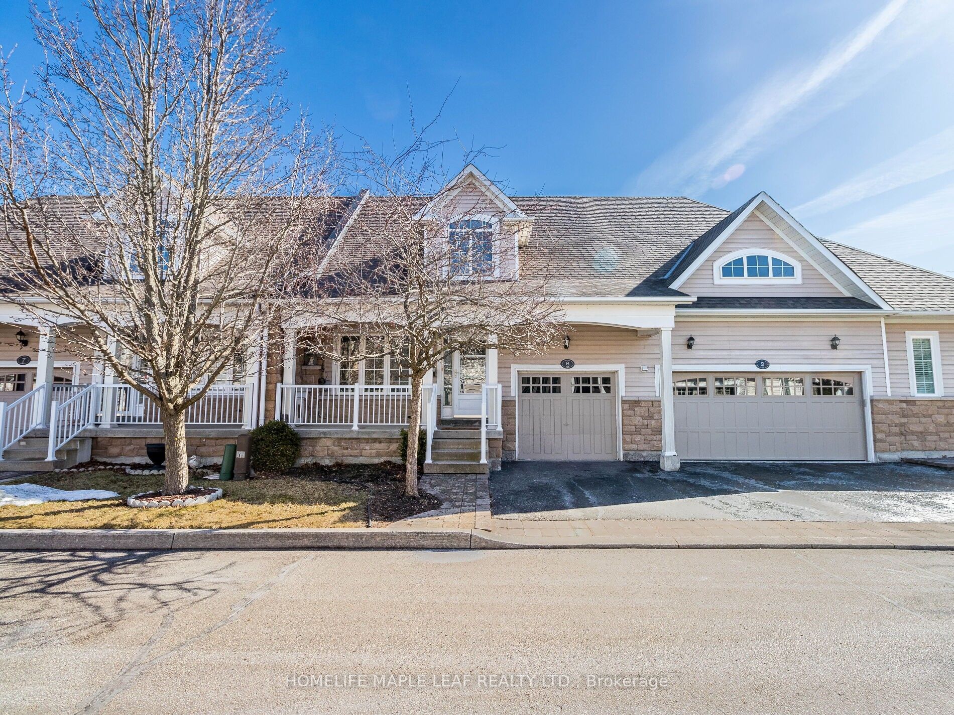 350 Lakebreeze Drive #8