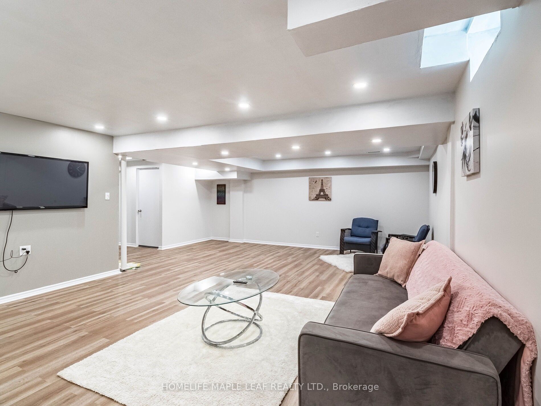 350 Lakebreeze Drive #8