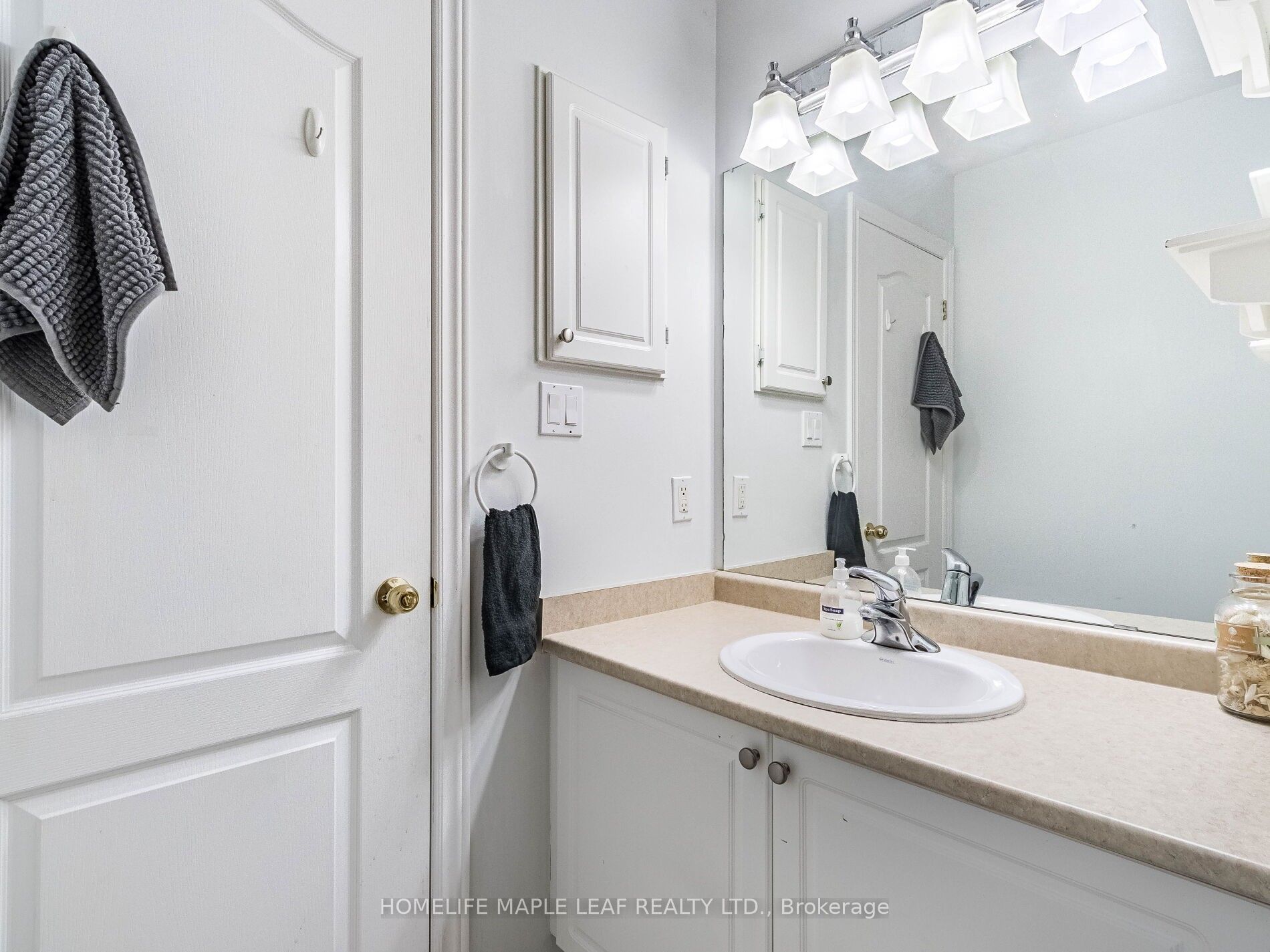 350 Lakebreeze Drive #8