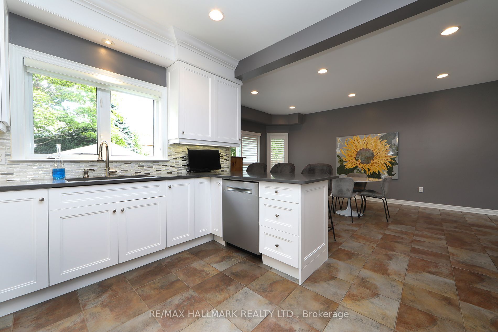 165 Bathgate Dr