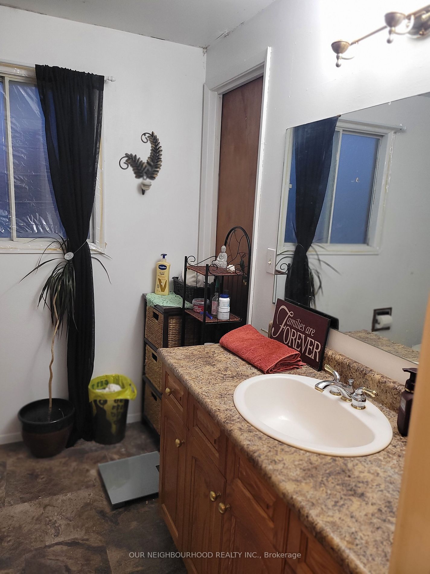 1329 Sunnybrae Crescent