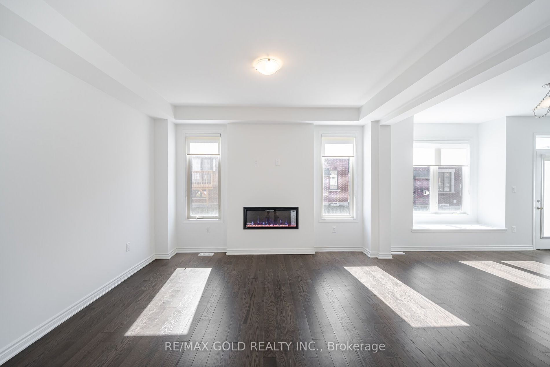 1582 Honey Locust Pl