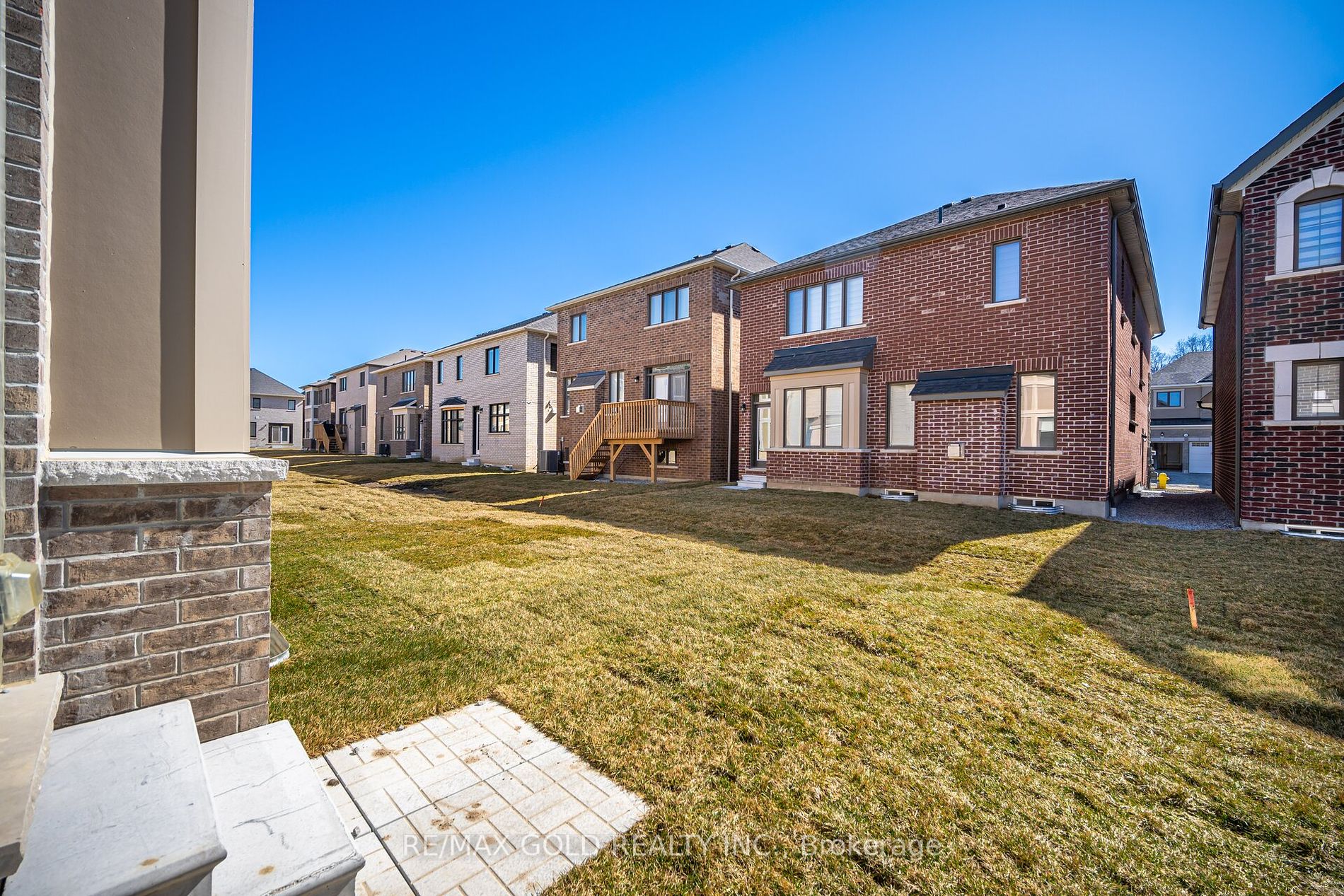 1582 Honey Locust Pl