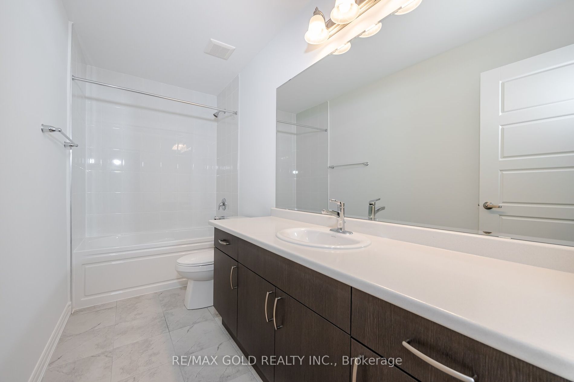 1582 Honey Locust Pl