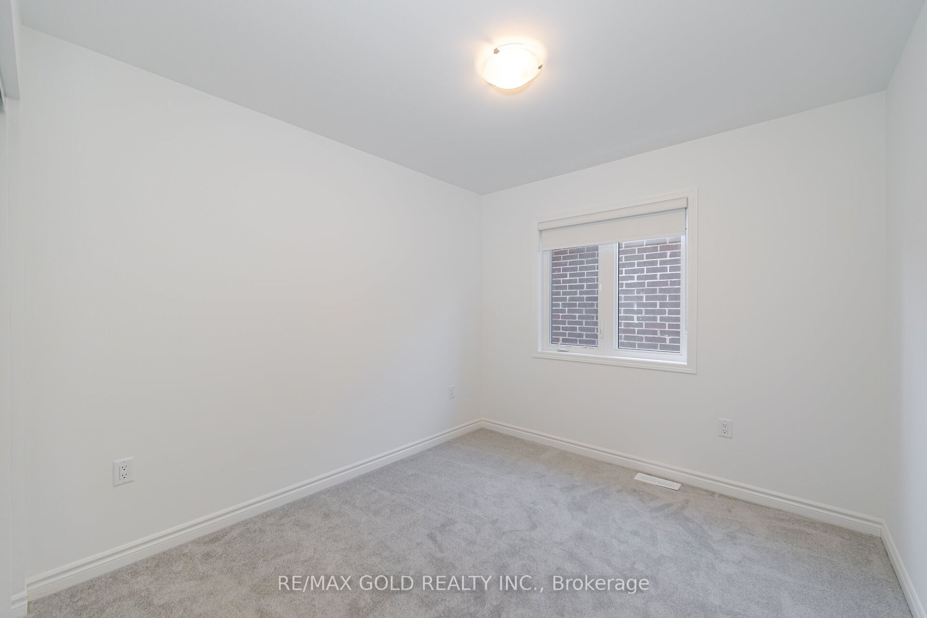 1582 Honey Locust Pl