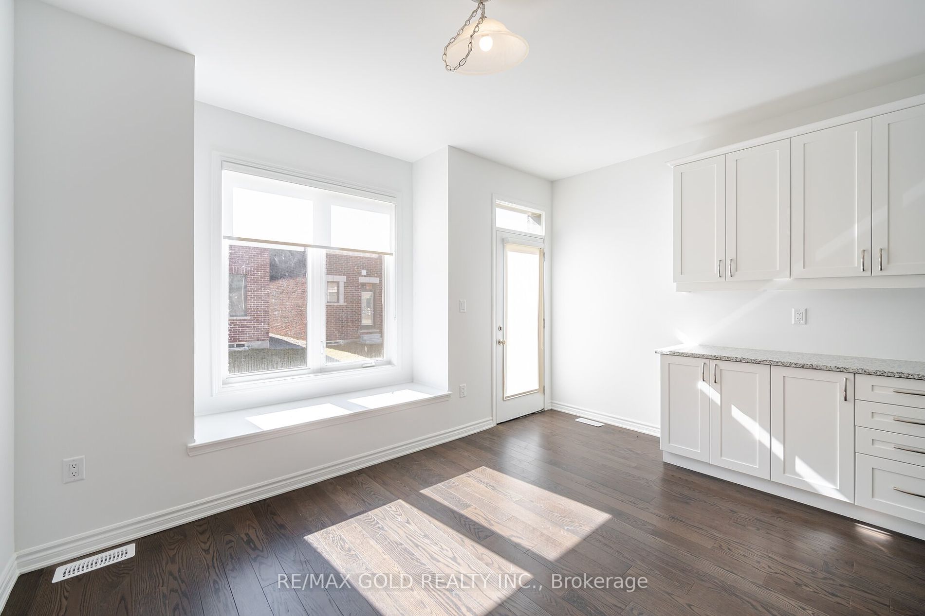 1582 Honey Locust Pl