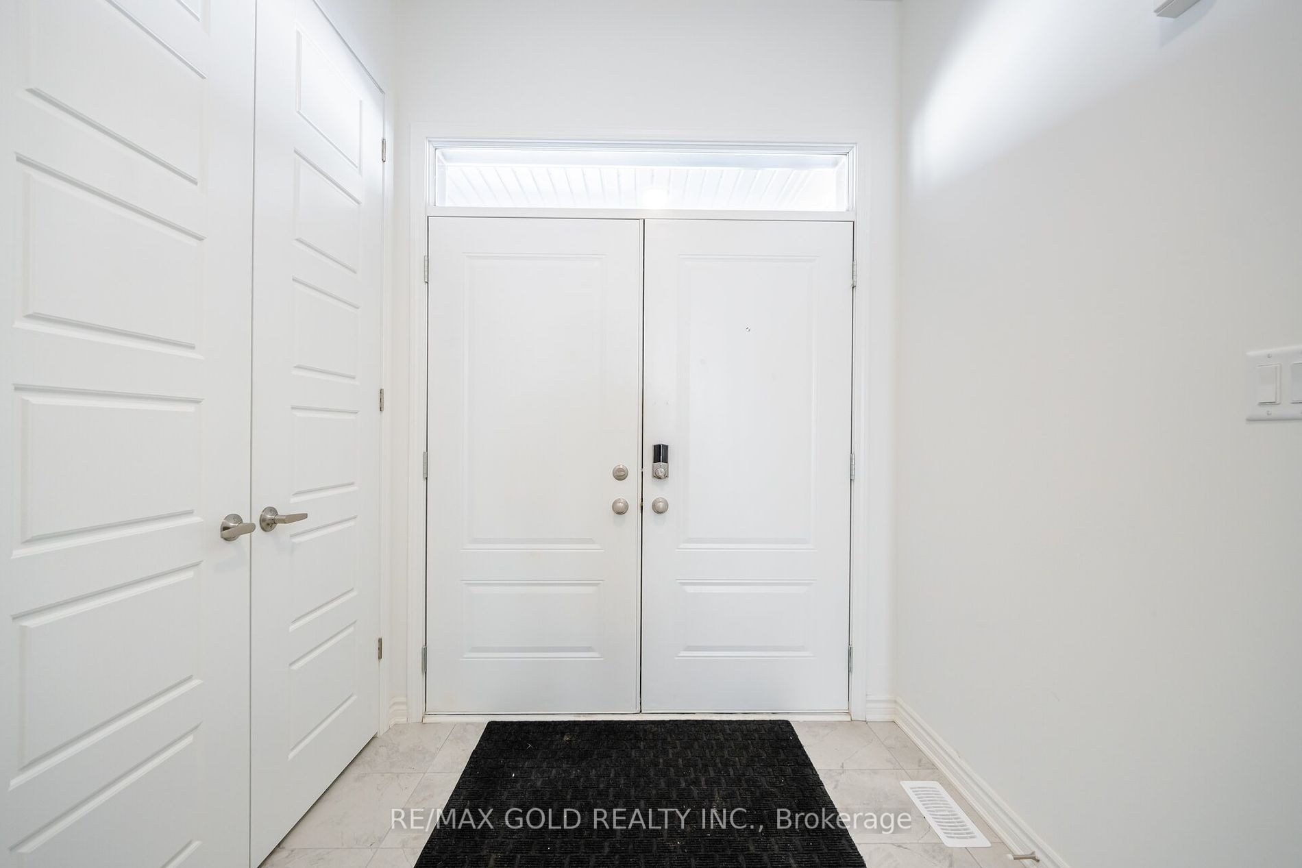 1582 Honey Locust Pl