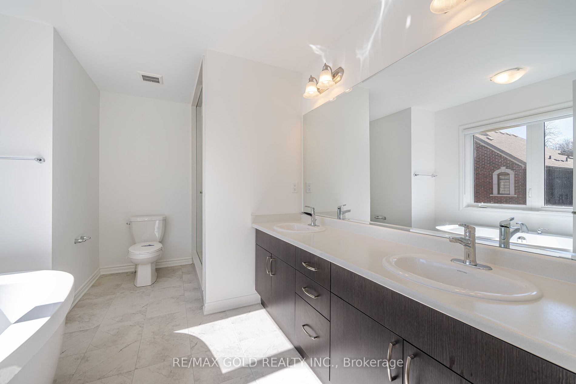 1582 Honey Locust Pl