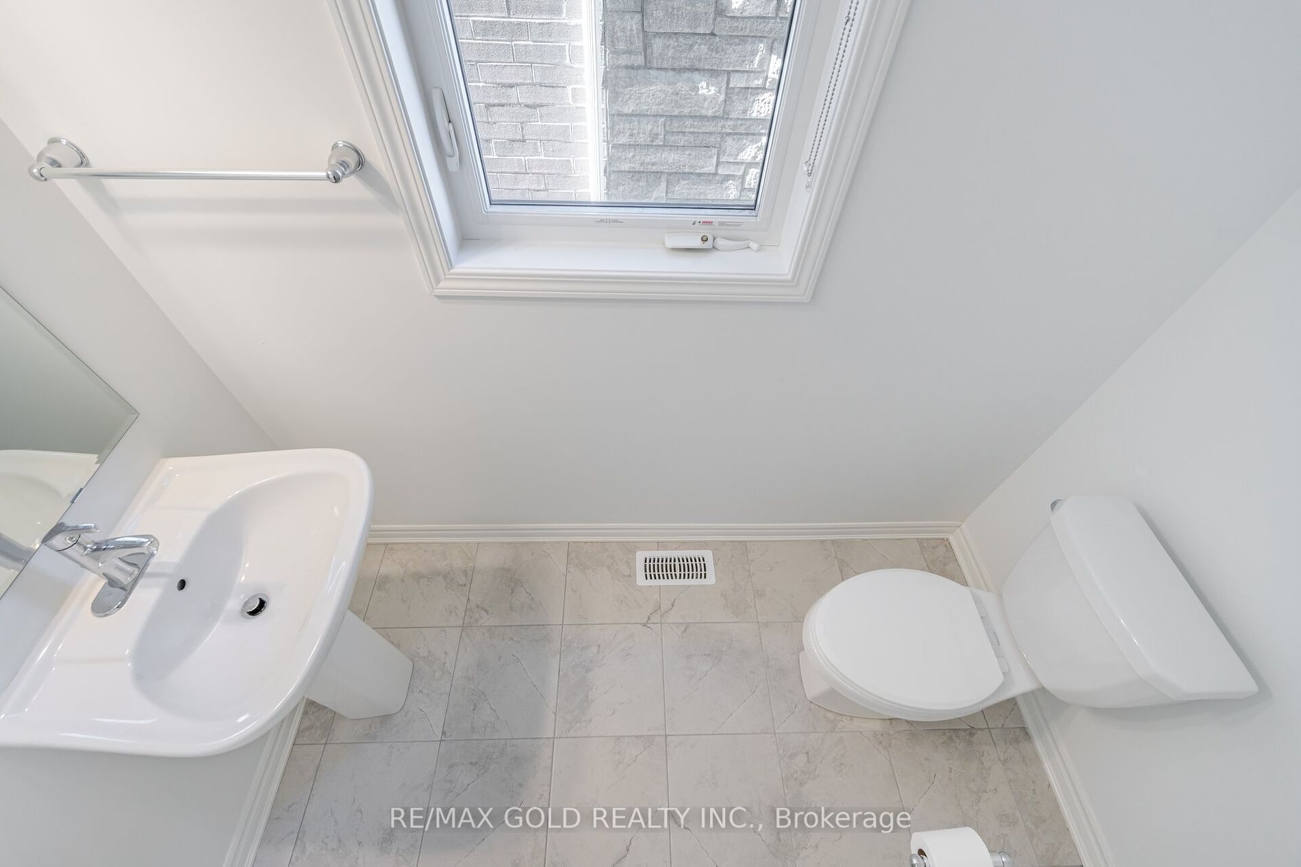 1582 Honey Locust Pl