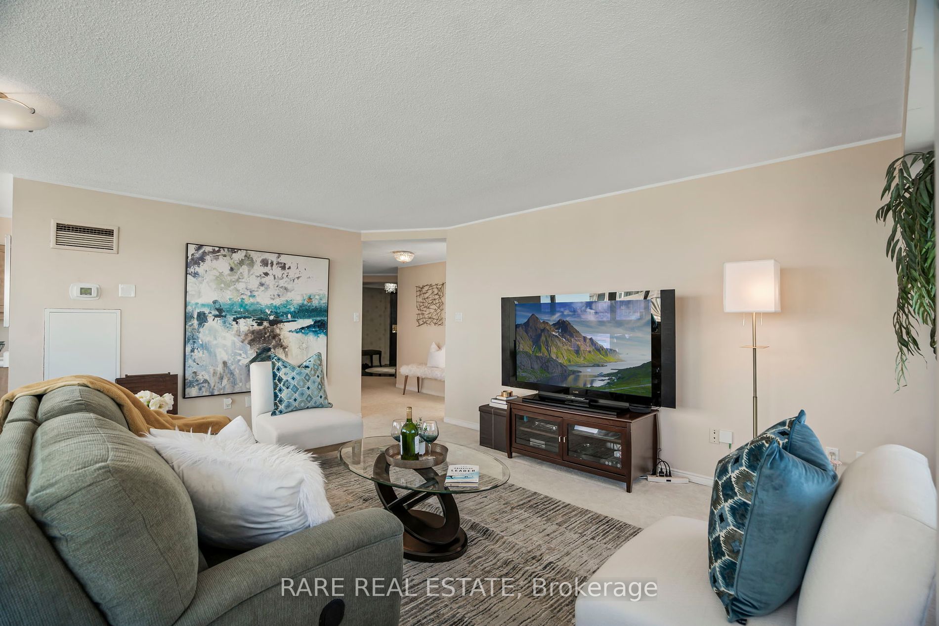 3233 Eglinton Ave E, #1409A