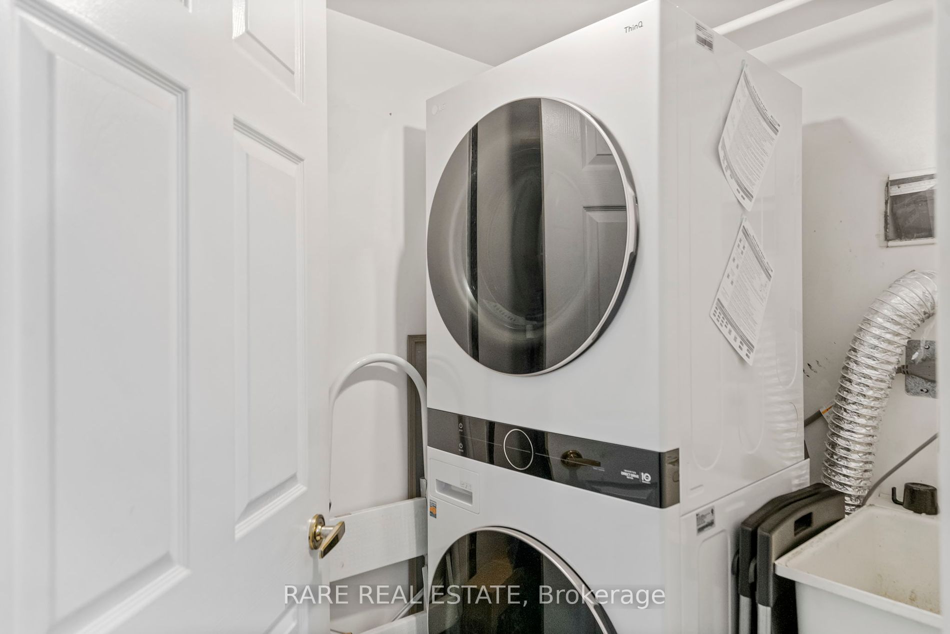 3233 Eglinton Ave E, #1409A
