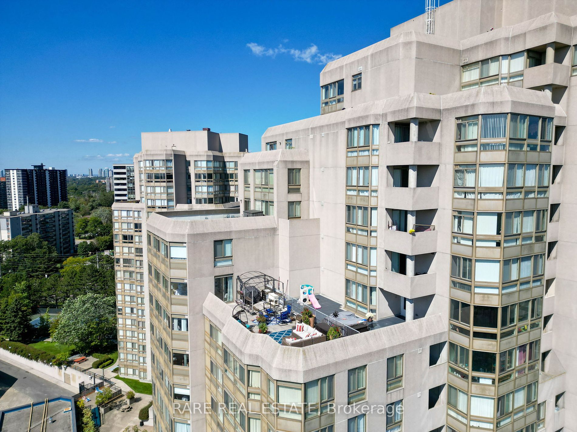 3233 Eglinton Ave E, #1409A