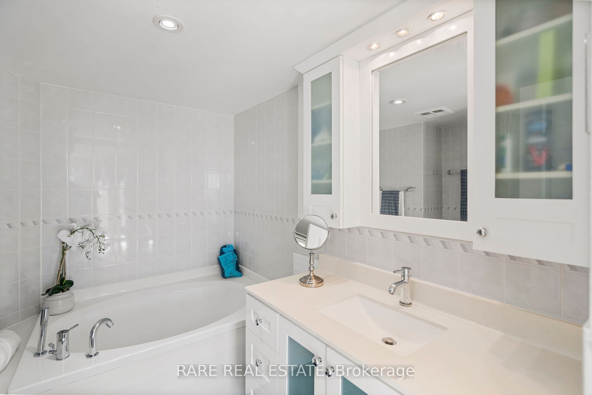 3233 Eglinton Ave E, #1409A