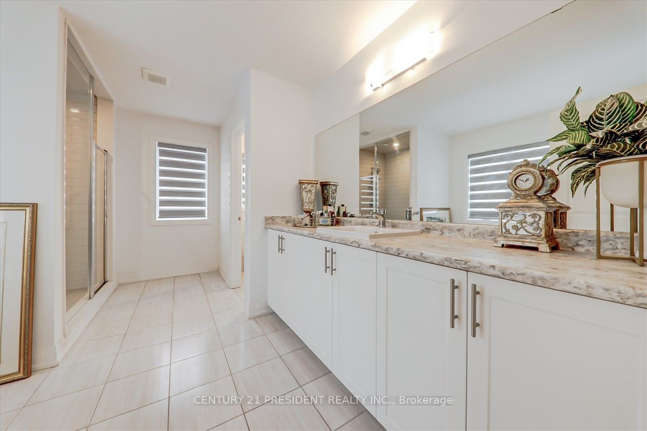 18 Blenheim Circle