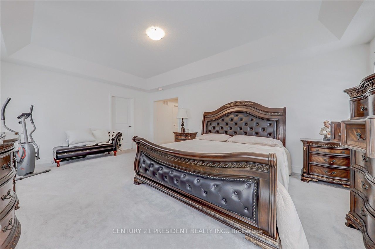 18 Blenheim Circle