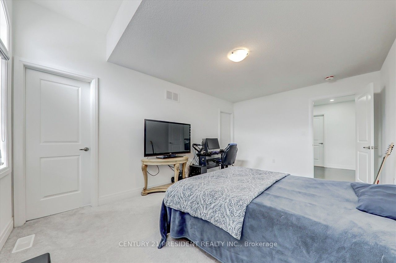18 Blenheim Circle