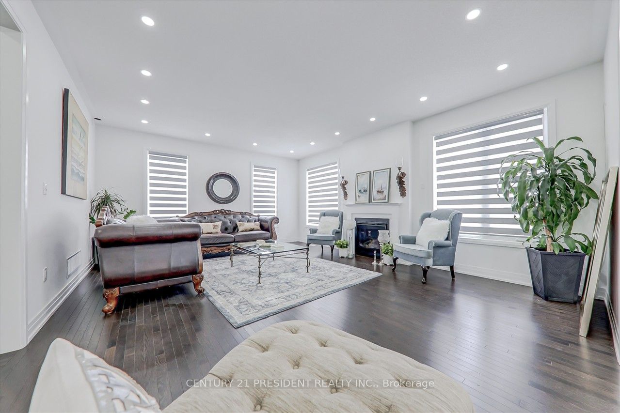 18 Blenheim Circle