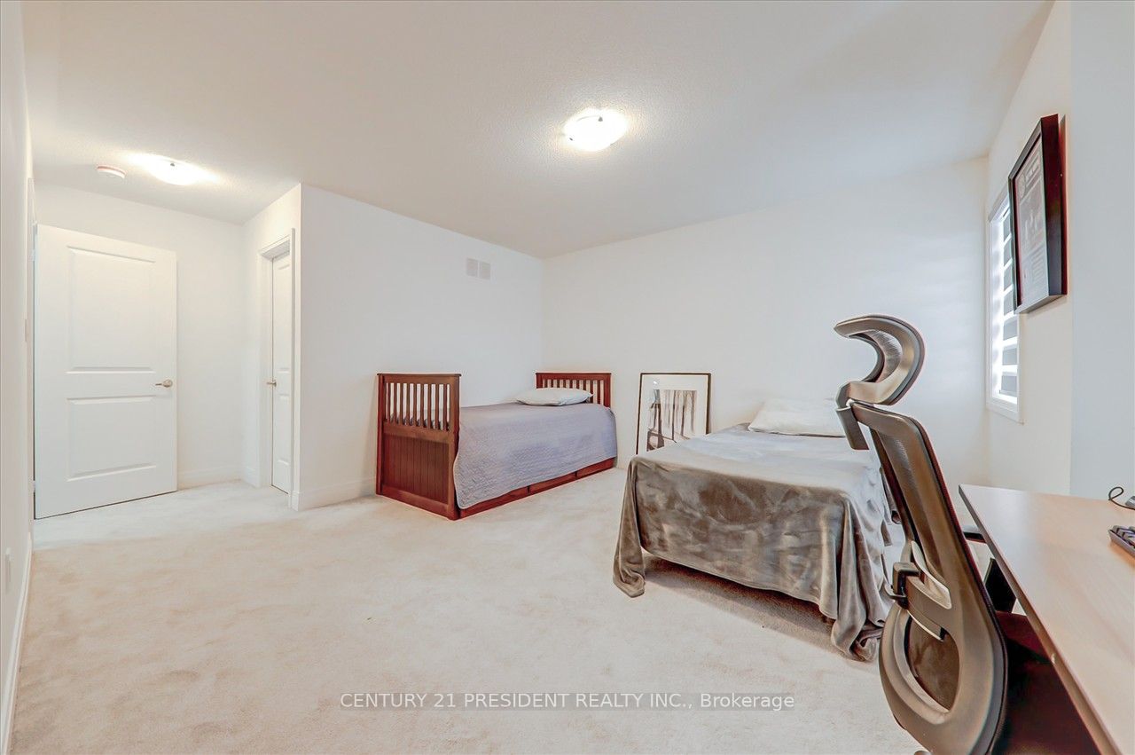 18 Blenheim Circle
