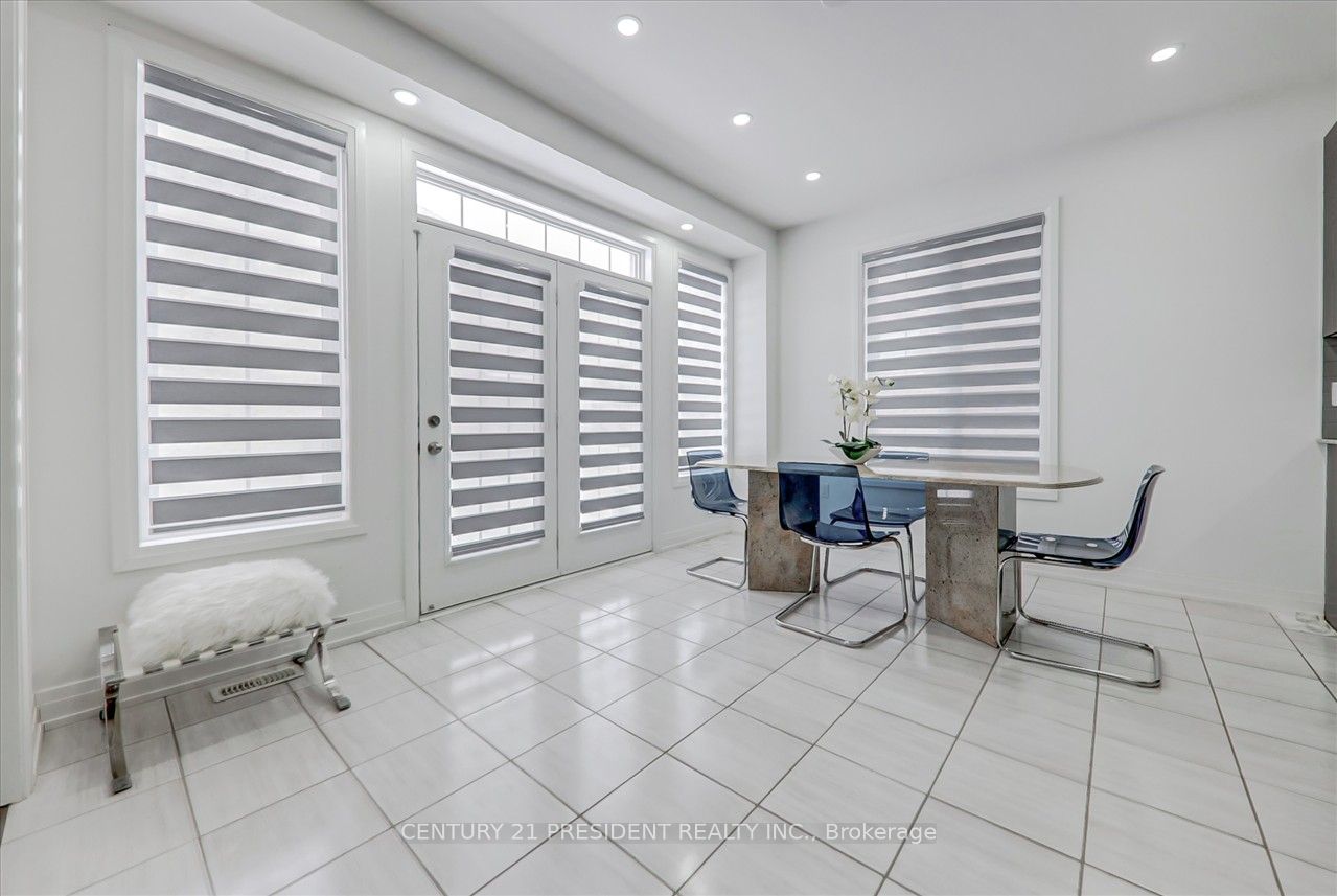 18 Blenheim Circle