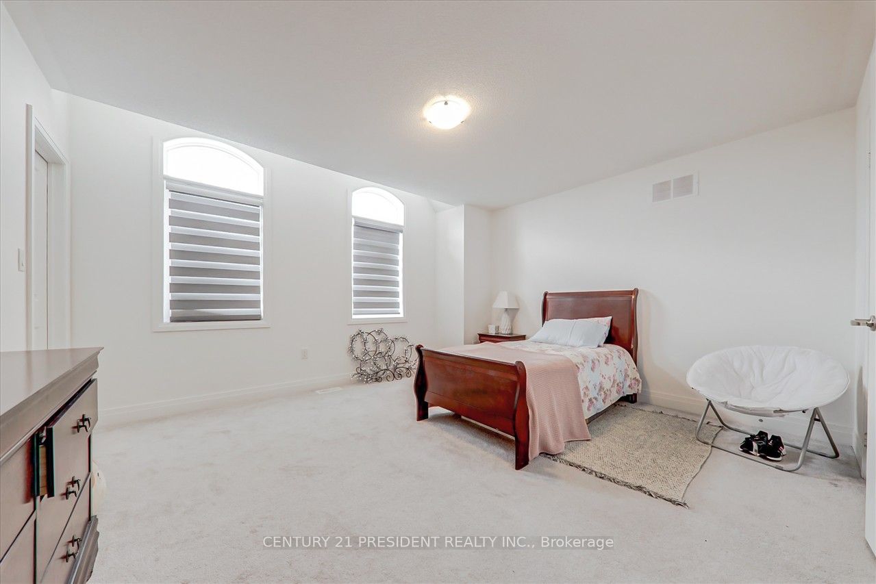 18 Blenheim Circle