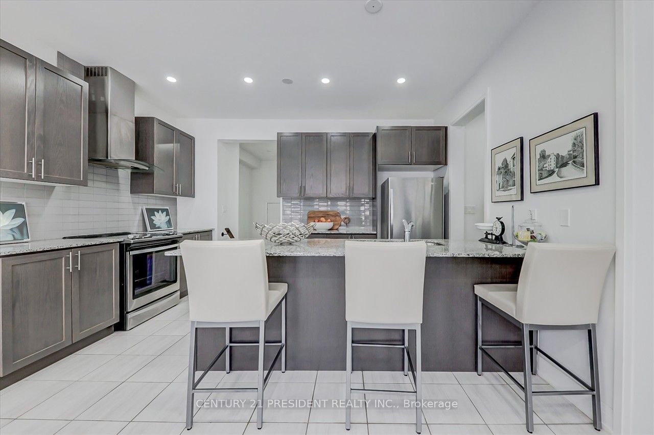 18 Blenheim Circle