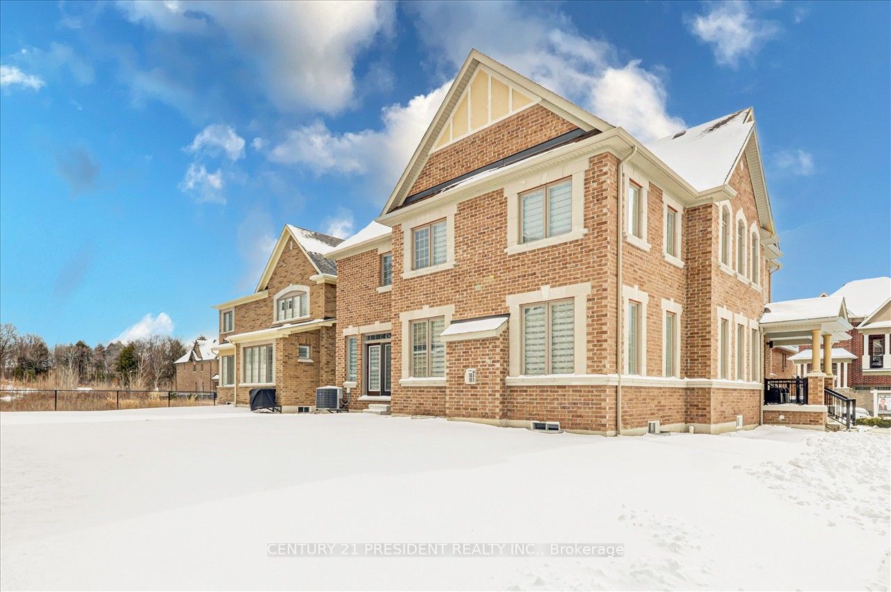 18 Blenheim Circle