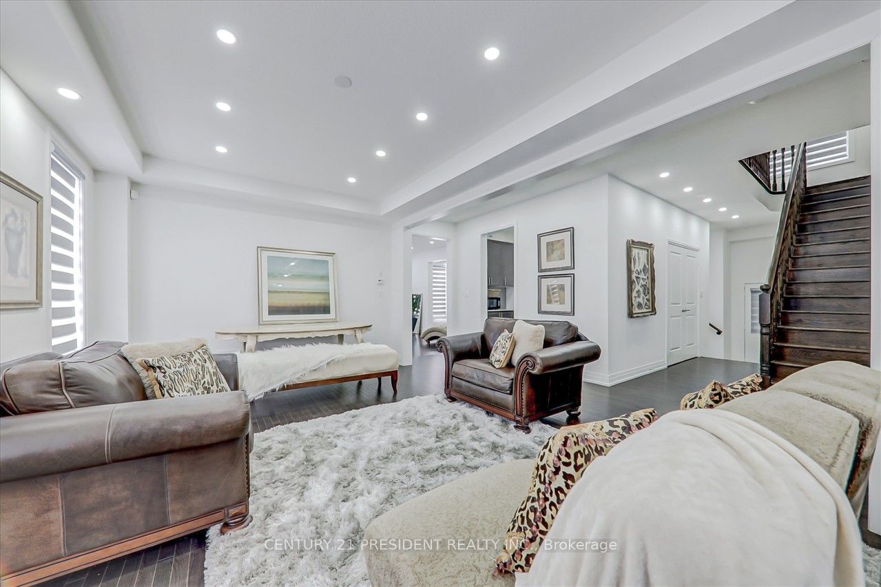 18 Blenheim Circle