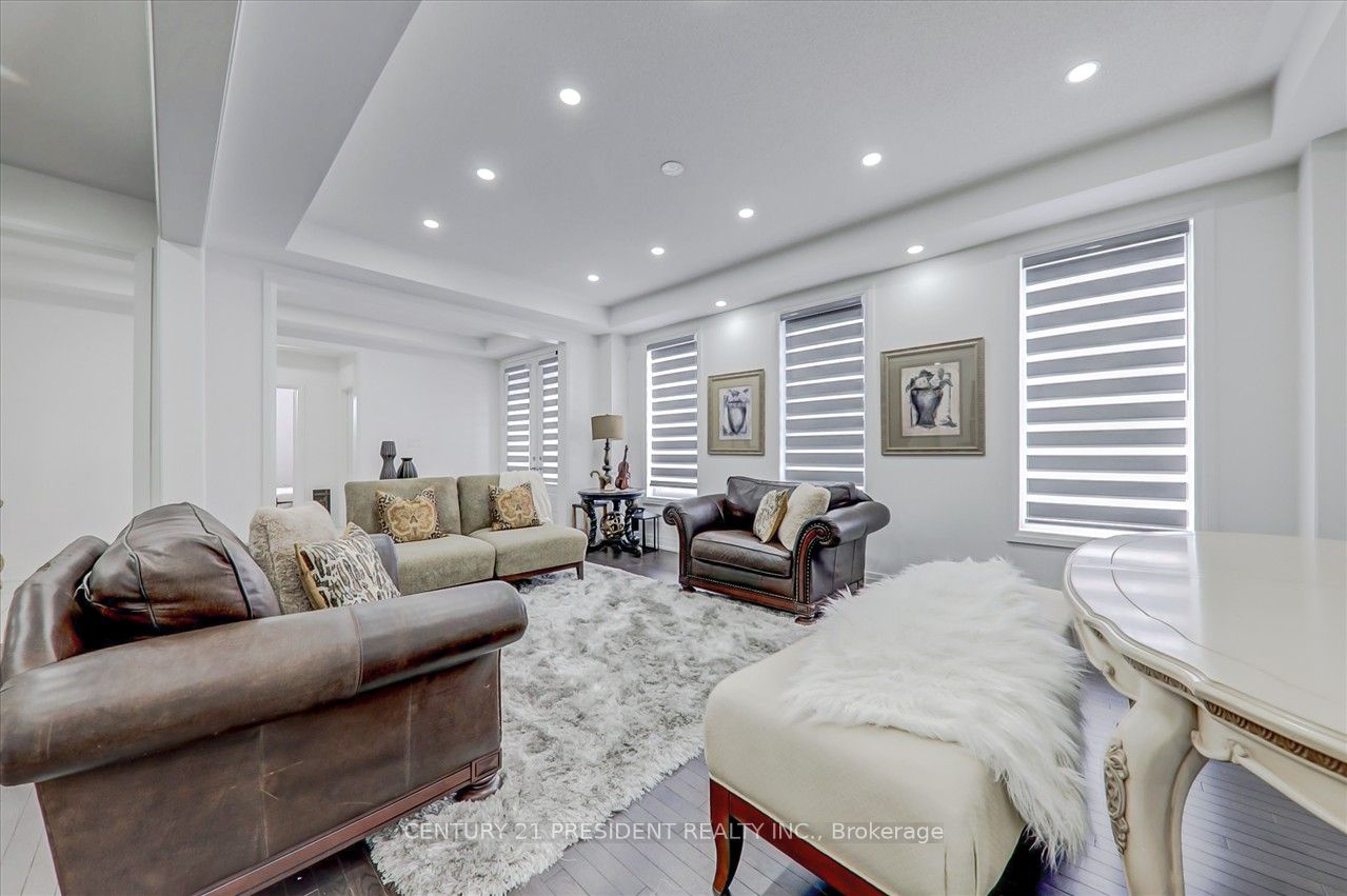 18 Blenheim Circle